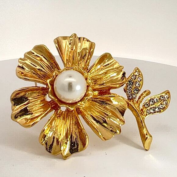 KJL Kenneth Jay Lane Faux Pearl Rhinestone Flower Brooch - Picture 5 of 10
